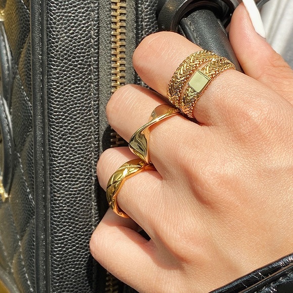 18K Gold Herringbone Snake Chain Cross Ring - Picture 8 of 9